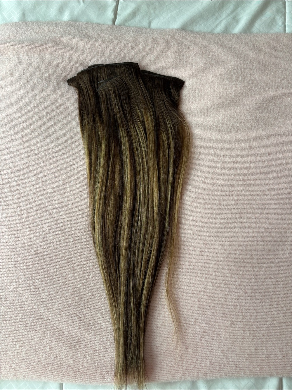 NEVER WORN googoo Invisi Edge SeamlessClip-In Hair Extensions - shade 4/27/4